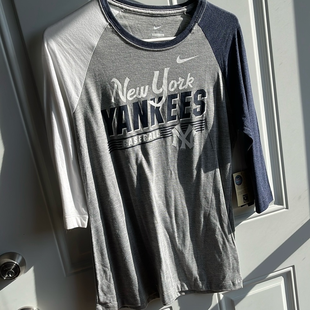NWT Women’s Slim Fit Nike New York Yankees 3/4 Tee